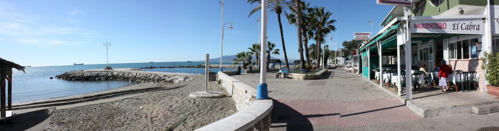 LA PLAYA DE PEDREGALEJO SE PREPARA PARA EL VERANO